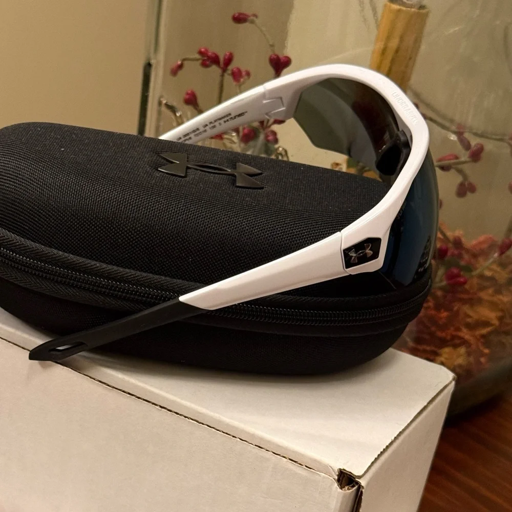 UNDER ARMOUR PLAYMAKER Sunglasses With Case